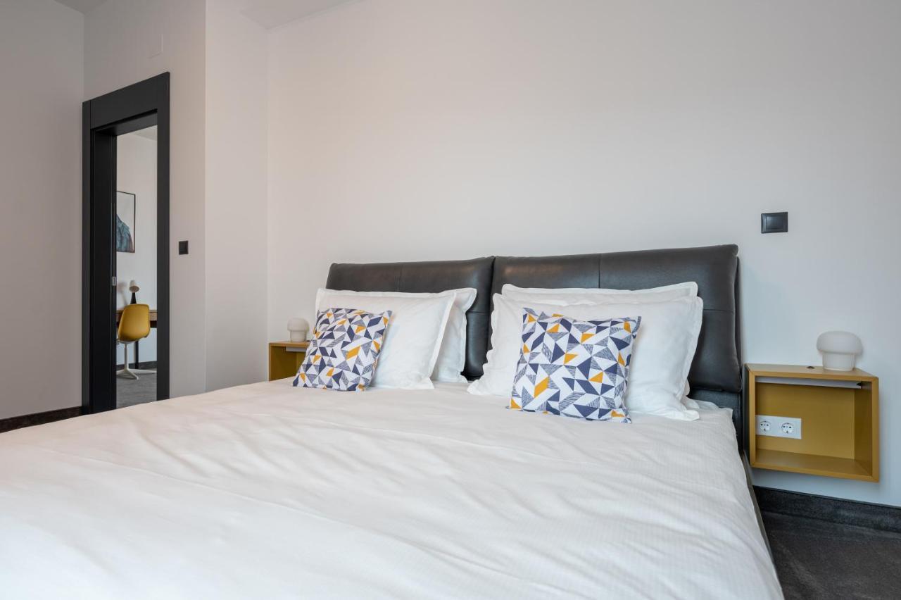 Calvin Aparthotel Oradea Exterior photo