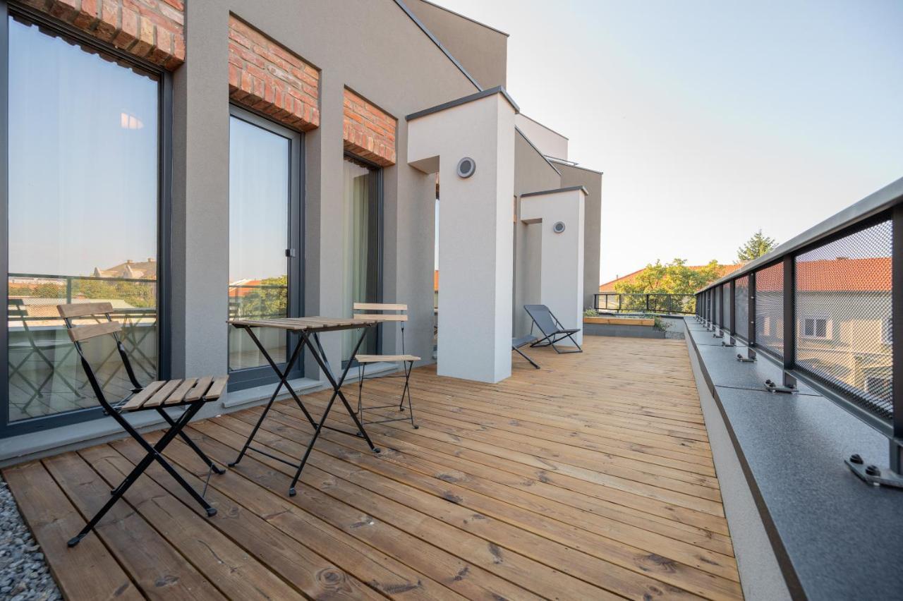 Calvin Aparthotel Oradea Exterior photo