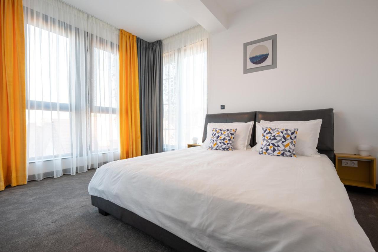 Calvin Aparthotel Oradea Exterior photo