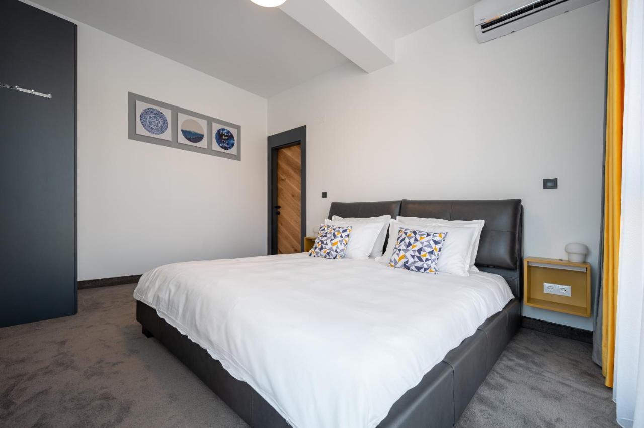 Calvin Aparthotel Oradea Exterior photo