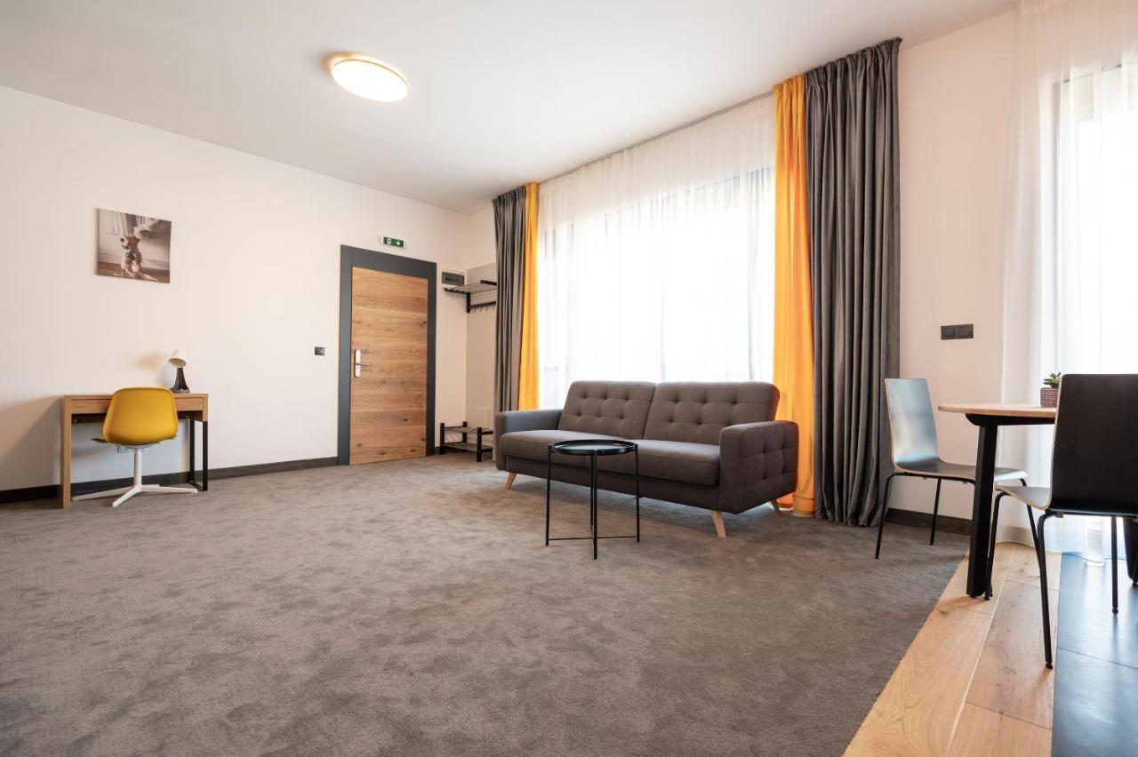Calvin Aparthotel Oradea Exterior photo