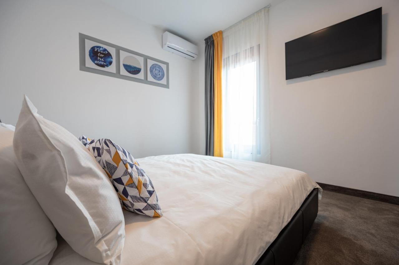 Calvin Aparthotel Oradea Exterior photo