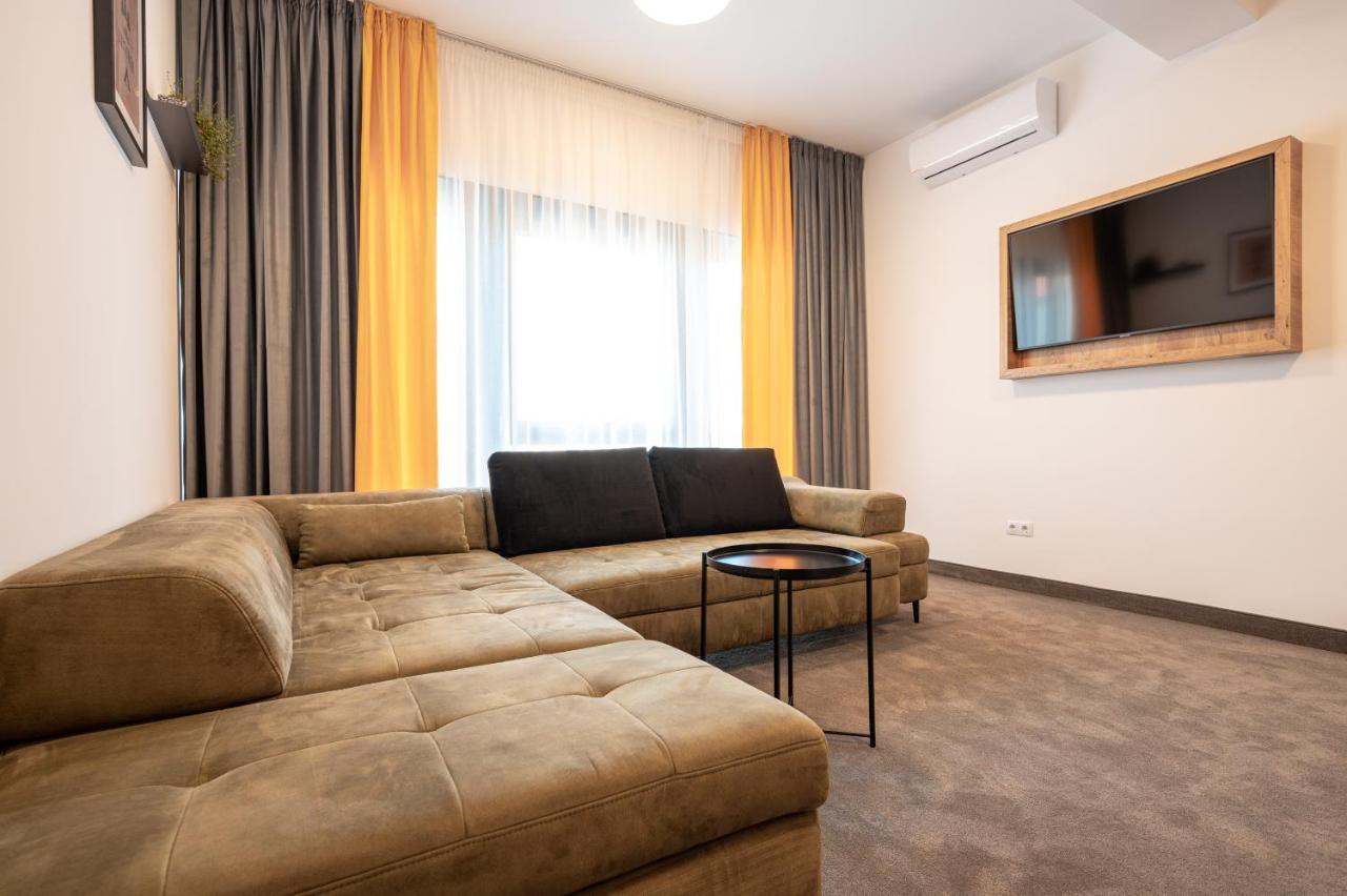 Calvin Aparthotel Oradea Exterior photo