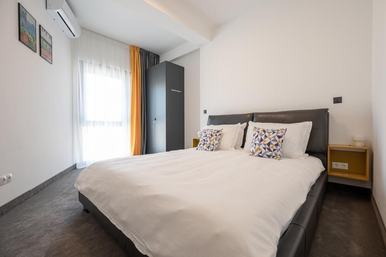 Calvin Aparthotel Oradea Exterior photo