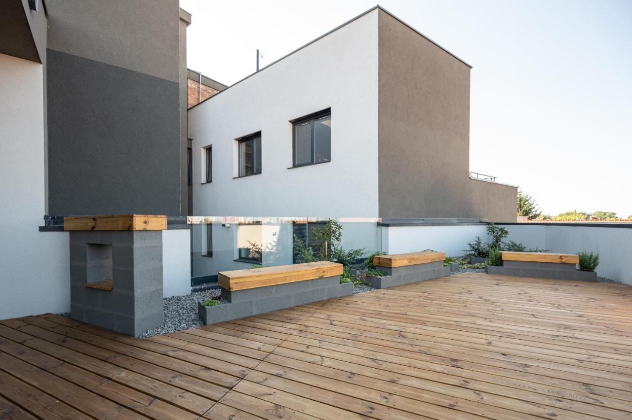Calvin Aparthotel Oradea Exterior photo
