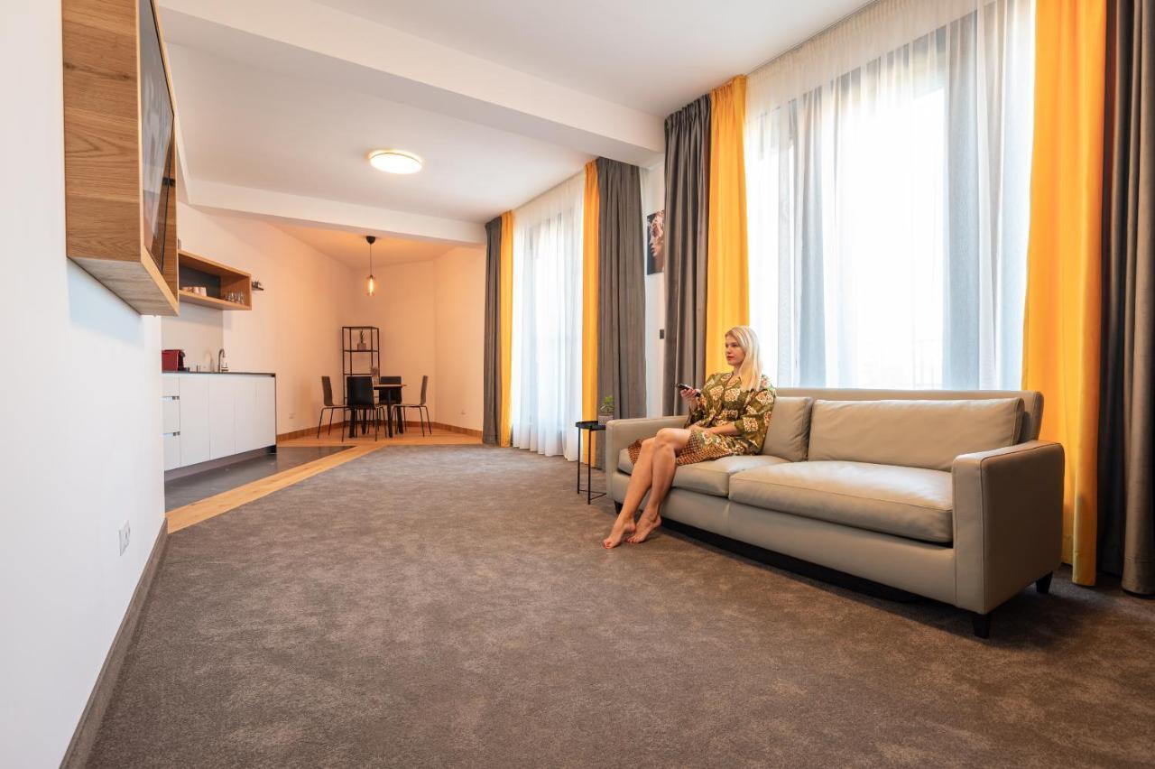 Calvin Aparthotel Oradea Exterior photo