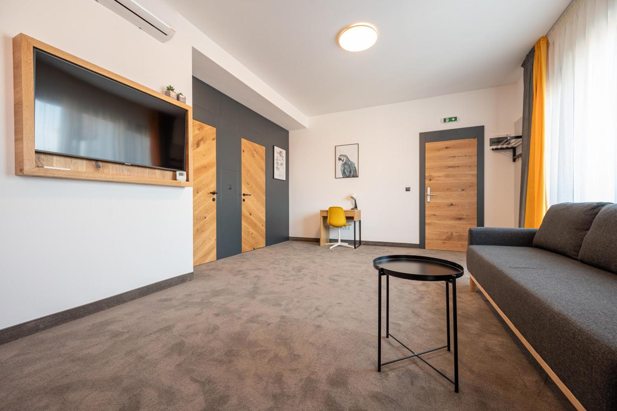 Calvin Aparthotel Oradea Room photo